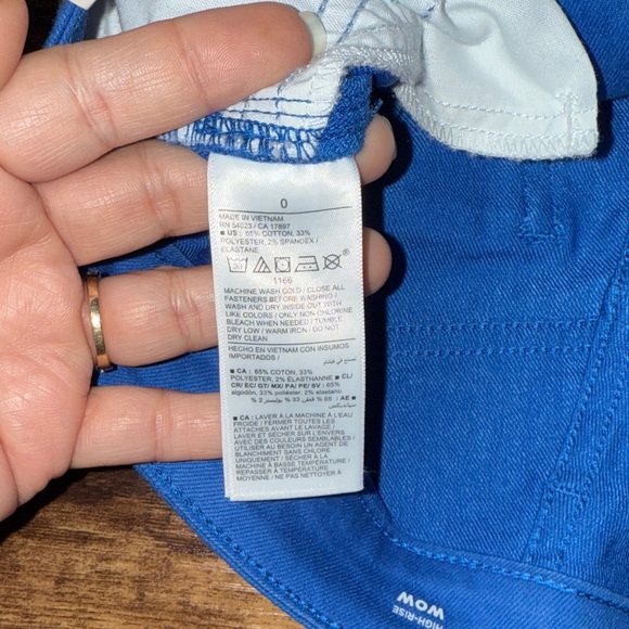 Old Navy Women's High Rise Wow 3” Inseam Shorts SKU008 - Picture 6 of 7